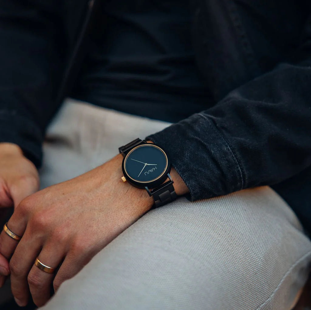 Aura 42 mm Watch